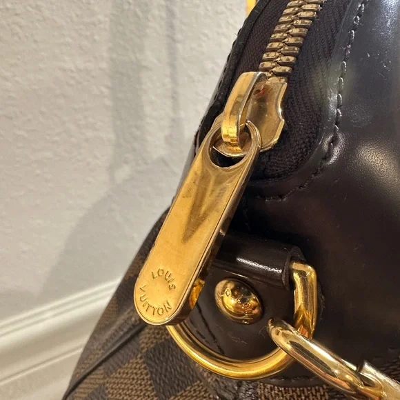 LOUIS VUITTON Trevi PM. Damier ebene shoulder bag with COA and dustbag. - Picture 7 of 17